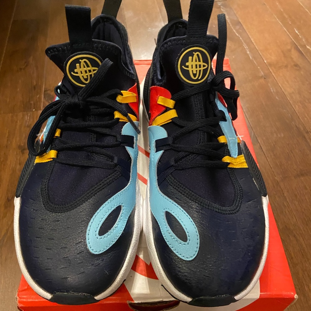 Nike- Huarache EDGEBG- Grade School Size 6.5